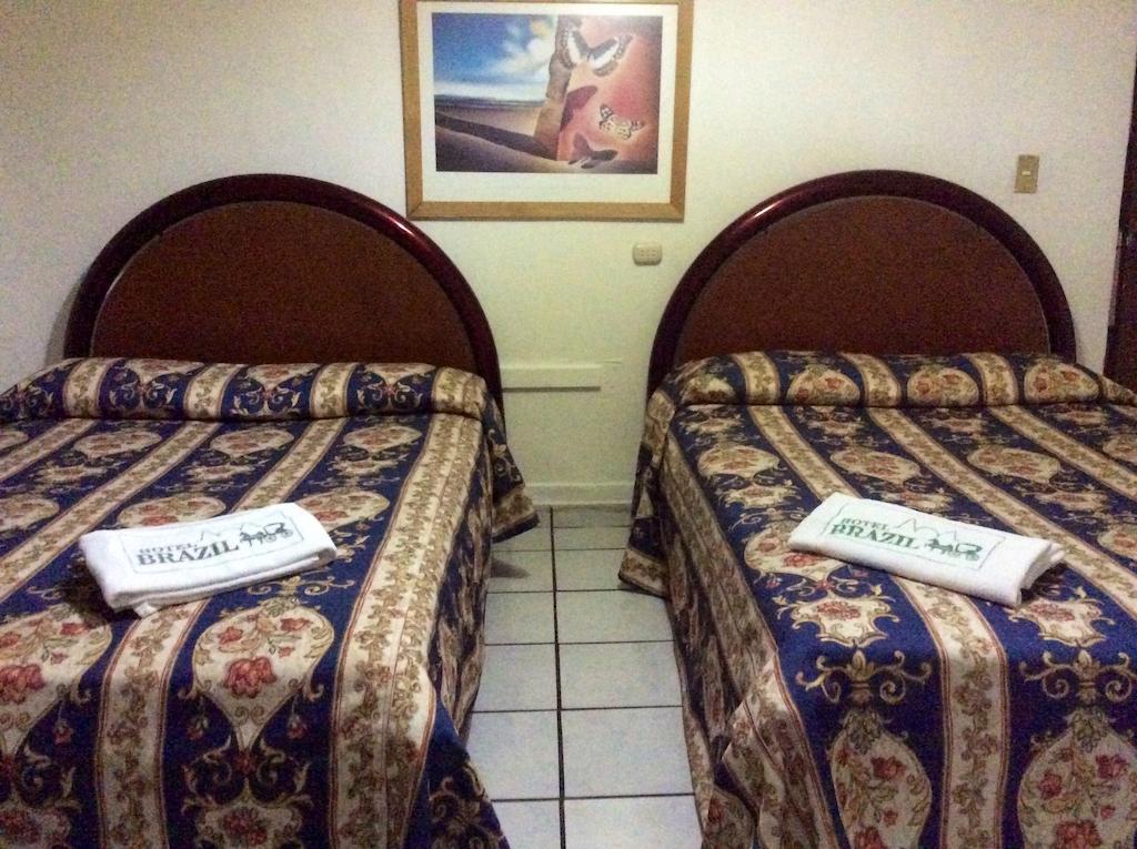 OYO Hotel Brazil Guadalajara Kamer foto